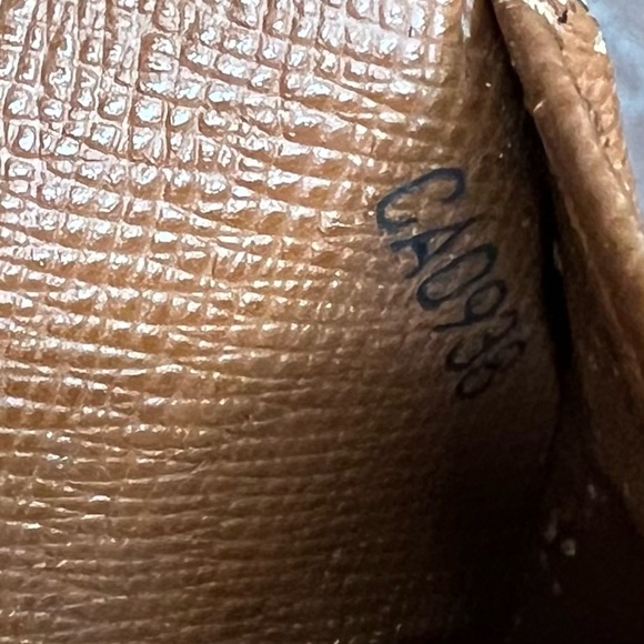 Louis Vuitton
Epi Leather PM Pocket Agenda/Wallet - Picture 5 of 14